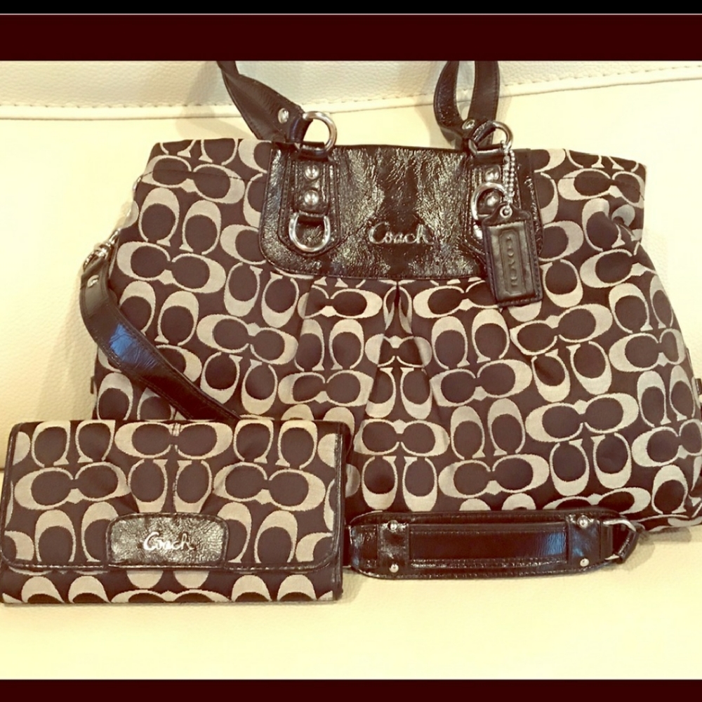 AUTHENTIC LARGE COACH PURSE AND WALLET